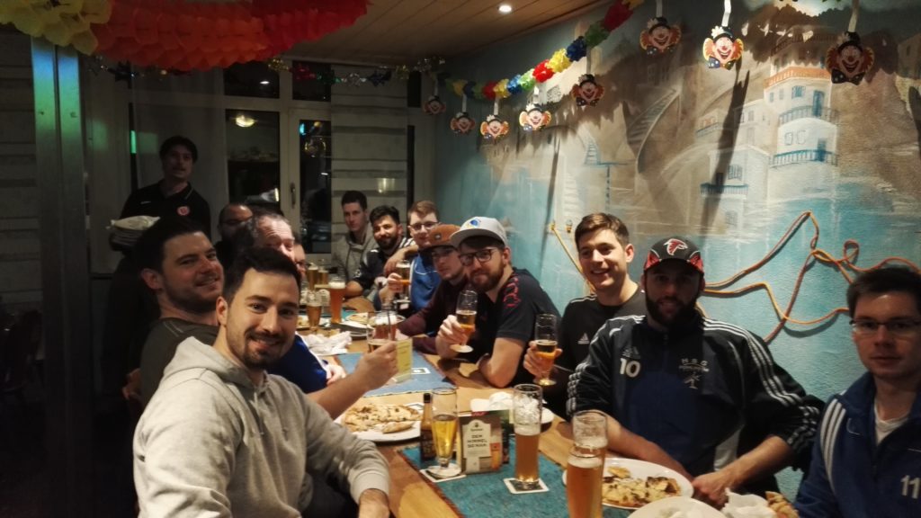Am Sonntag Wurde Die Nacht Zum Tag Gemacht Super Bowl In Hausen